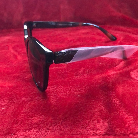 Burberry Sunglasses - Picture 4 of 4
